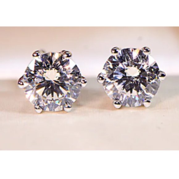3/$35 💗 Swarovski 2 ctw Clear Stud Earrings - Picture 2 of 2